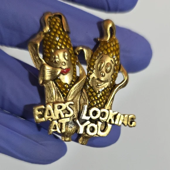 Fall Harvest Corn Brooch – Gold-Tone Yellow Farm-Themed Pin Jewelry - Picture 7 of 10